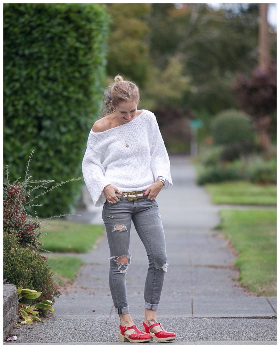 blog-lily-mcneal-sweater-current-elliott-gray-destroyed-skinny-sven-red-lacy-clogs-1